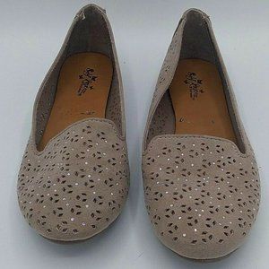 Self Esteem Beige Flats Size 7W NWOB